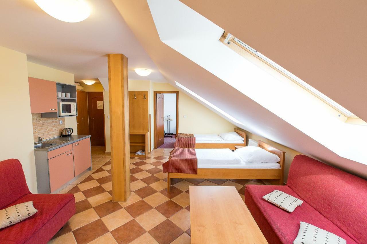 Hotel Admiral Lipno nad Vltavou Exterior photo