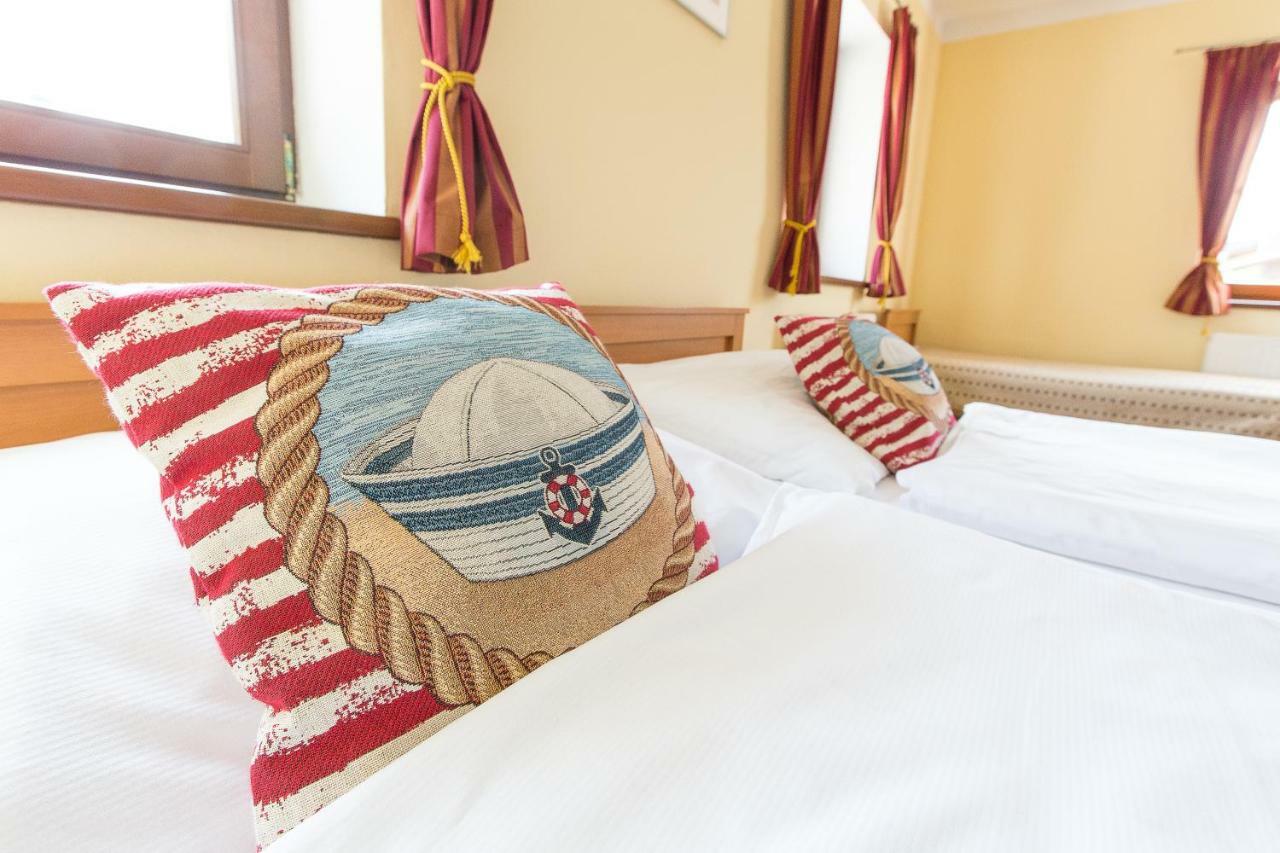 Hotel Admiral Lipno nad Vltavou Exterior photo